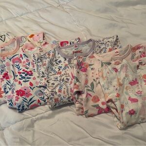 lot of 6 Easy Magnetic Close onesies 6-9m